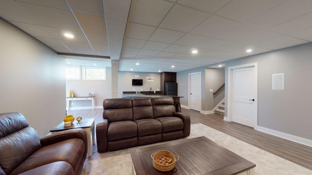 Stylish Craftsman Home with 3 Bedrooms and Basement Foundation