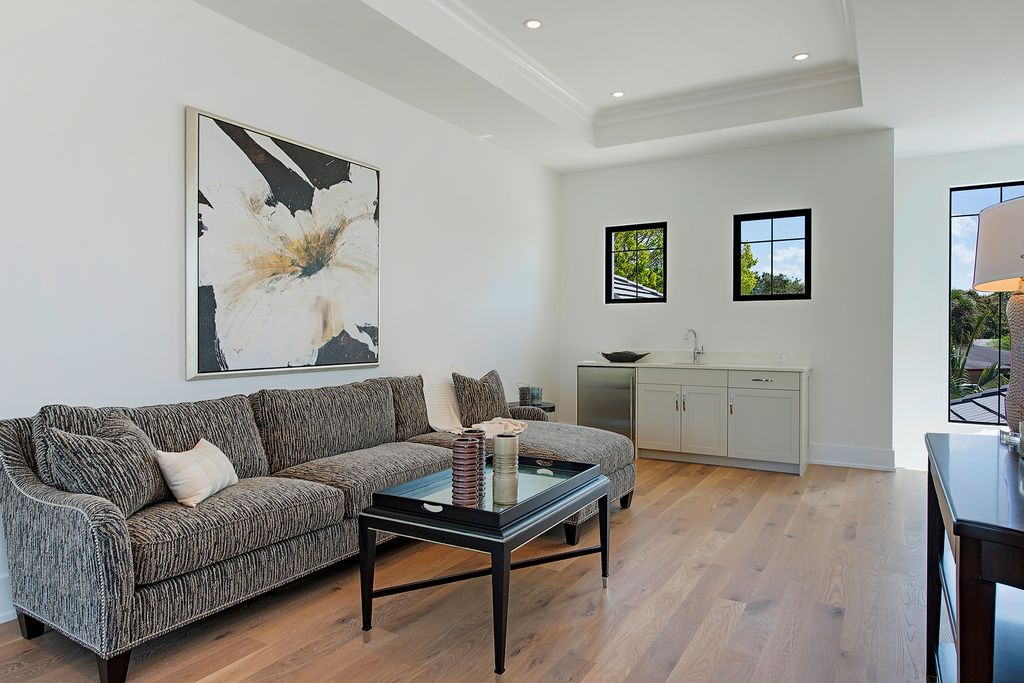 Elegant 4-Bedroom Home with Elevator, Wine Cellar, and Outdoor Kitchen