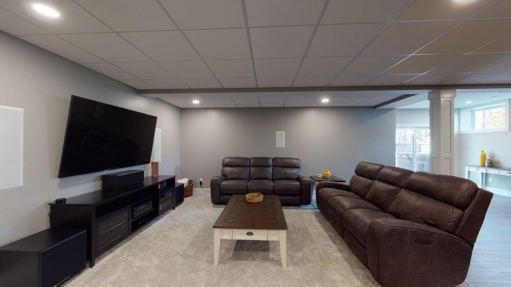 Stylish Craftsman Home with 3 Bedrooms and Basement Foundation