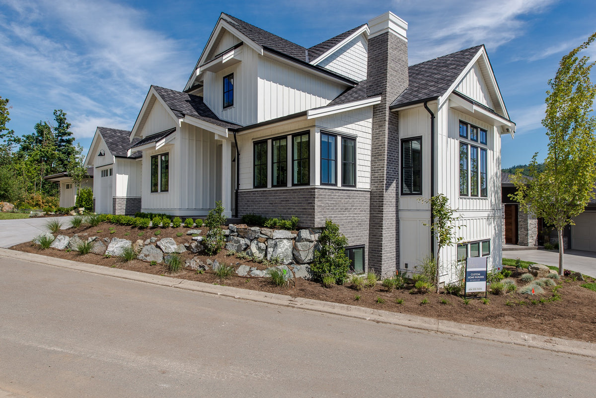 Farmhouse Charm: 3-Bedroom Home with Vaulted Great Room &amp; Patio