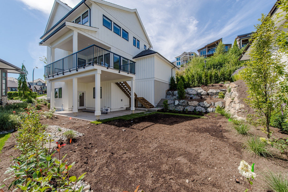 Farmhouse Charm: 3-Bedroom Home with Vaulted Great Room &amp; Patio