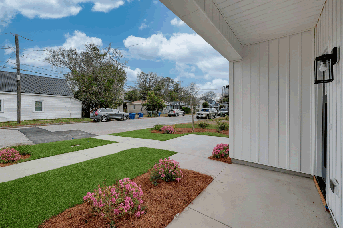 Affordable 2-Story Craftsman Home with Flexible Kitchen Layouts