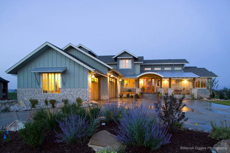 I7637-A Modern Farmhouse, 4 Bedrooms, 2.5 Bathrooms | The Hudson Garden House Plan Exterior-4