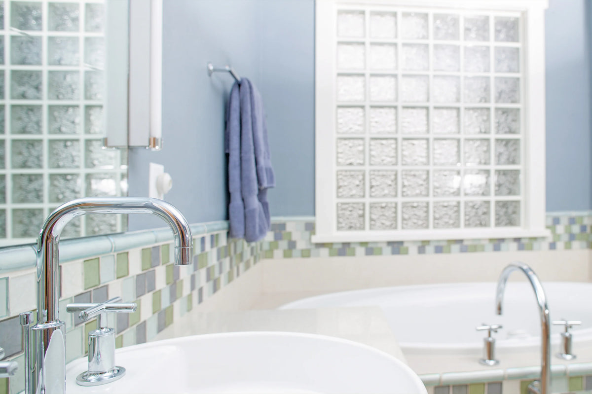I7637-A Modern Farmhouse Bathroom, 4 Bedrooms, 2.5 Bathrooms | The Hudson Garden House Plan 