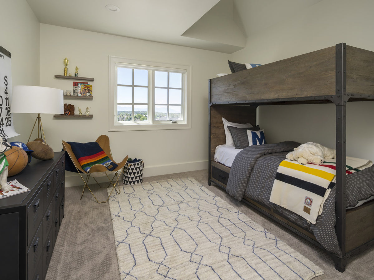 Luxurious 6 Bedroom Home with Spacious Living Areas