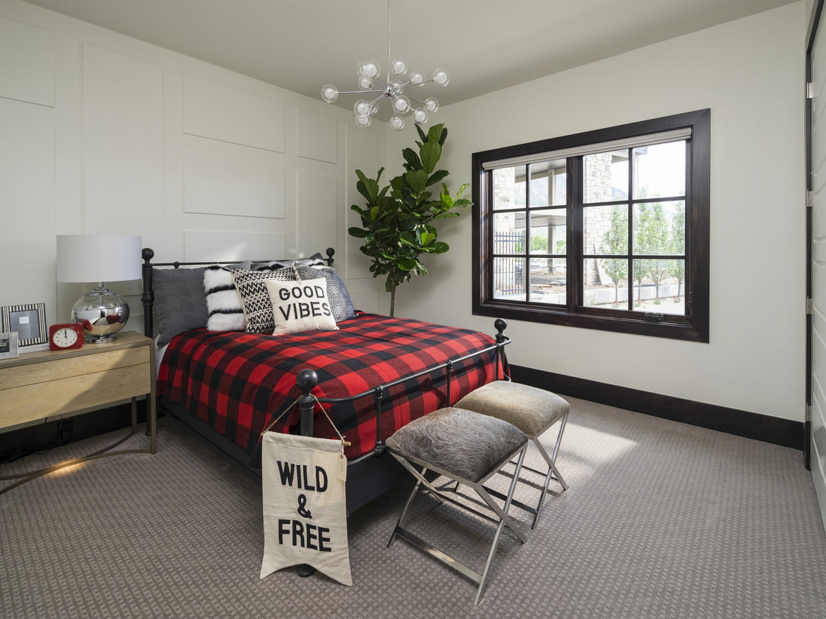 Luxurious 6 Bedroom Home with Spacious Living Areas