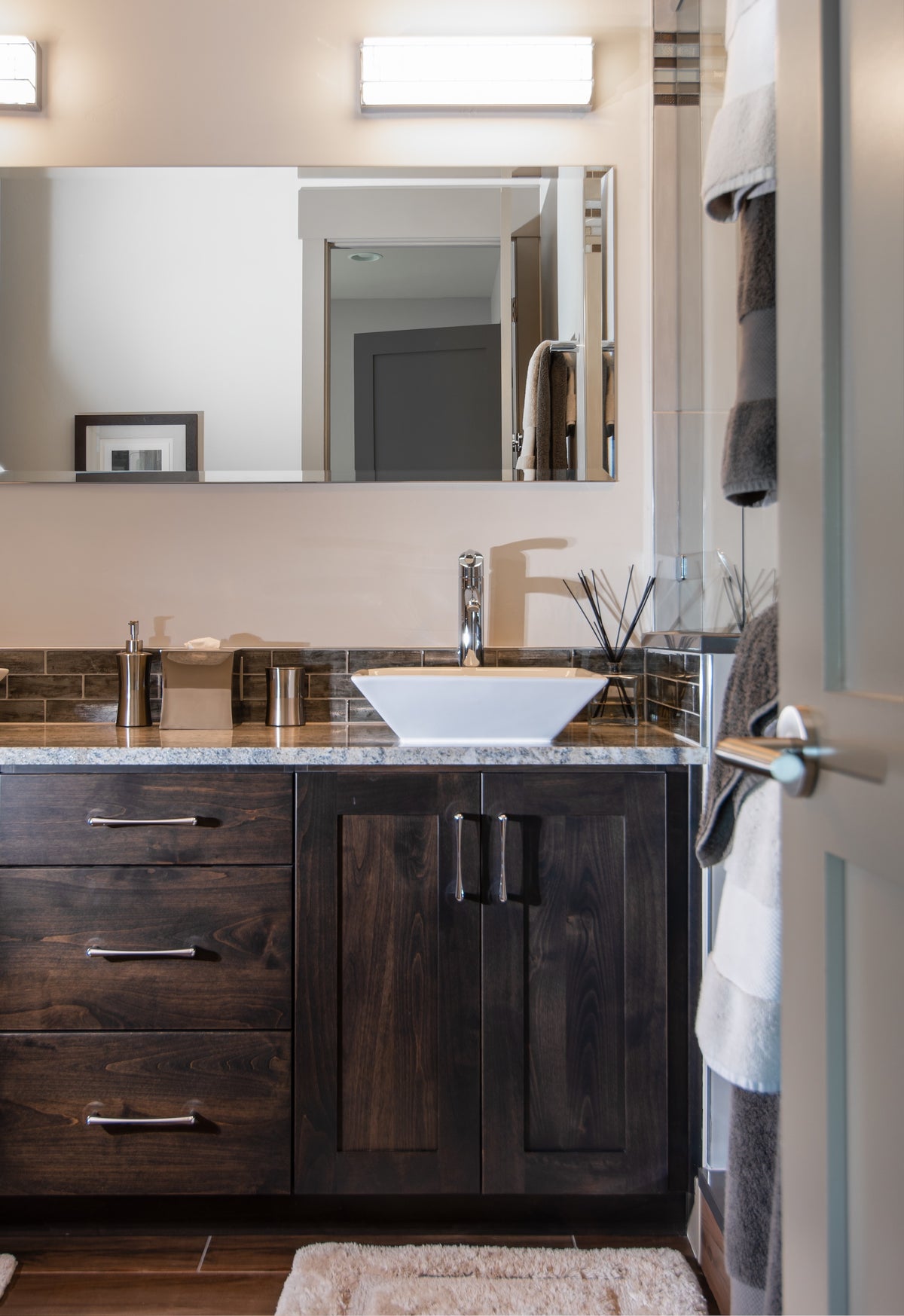 I7392-A The Mayer House Guest Bathroom