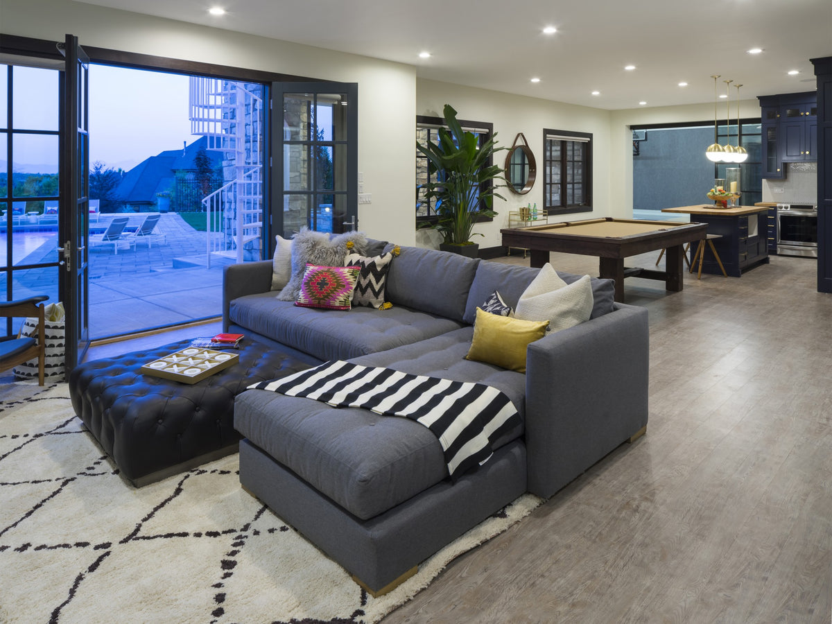 Luxurious 6 Bedroom Home with Spacious Living Areas