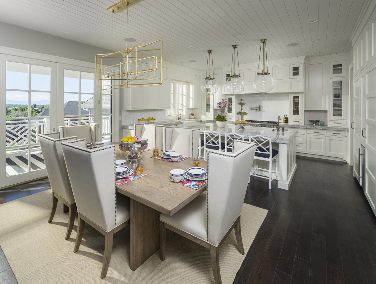 Luxurious 6 Bedroom Home with Spacious Living Areas