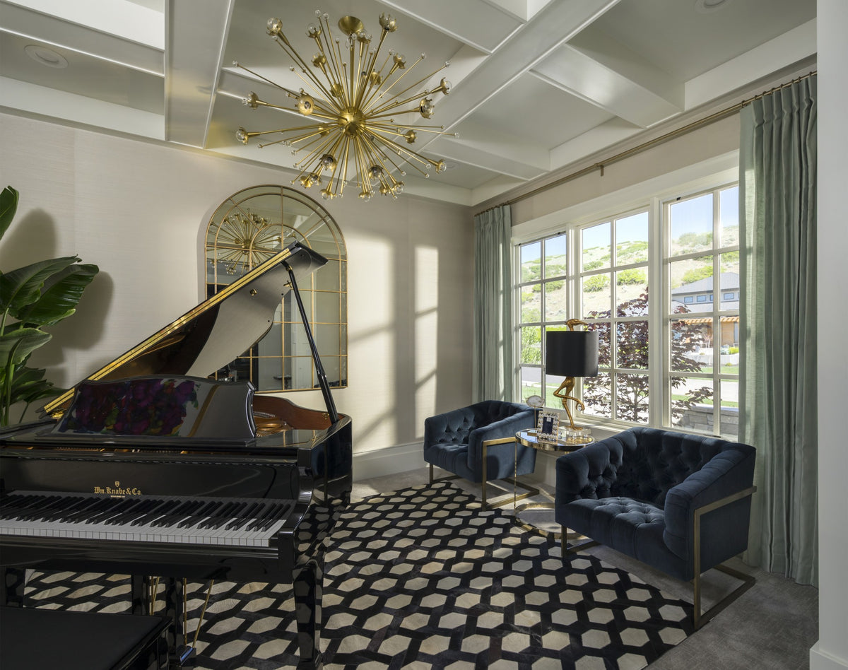 Luxurious 6 Bedroom Home with Spacious Living Areas