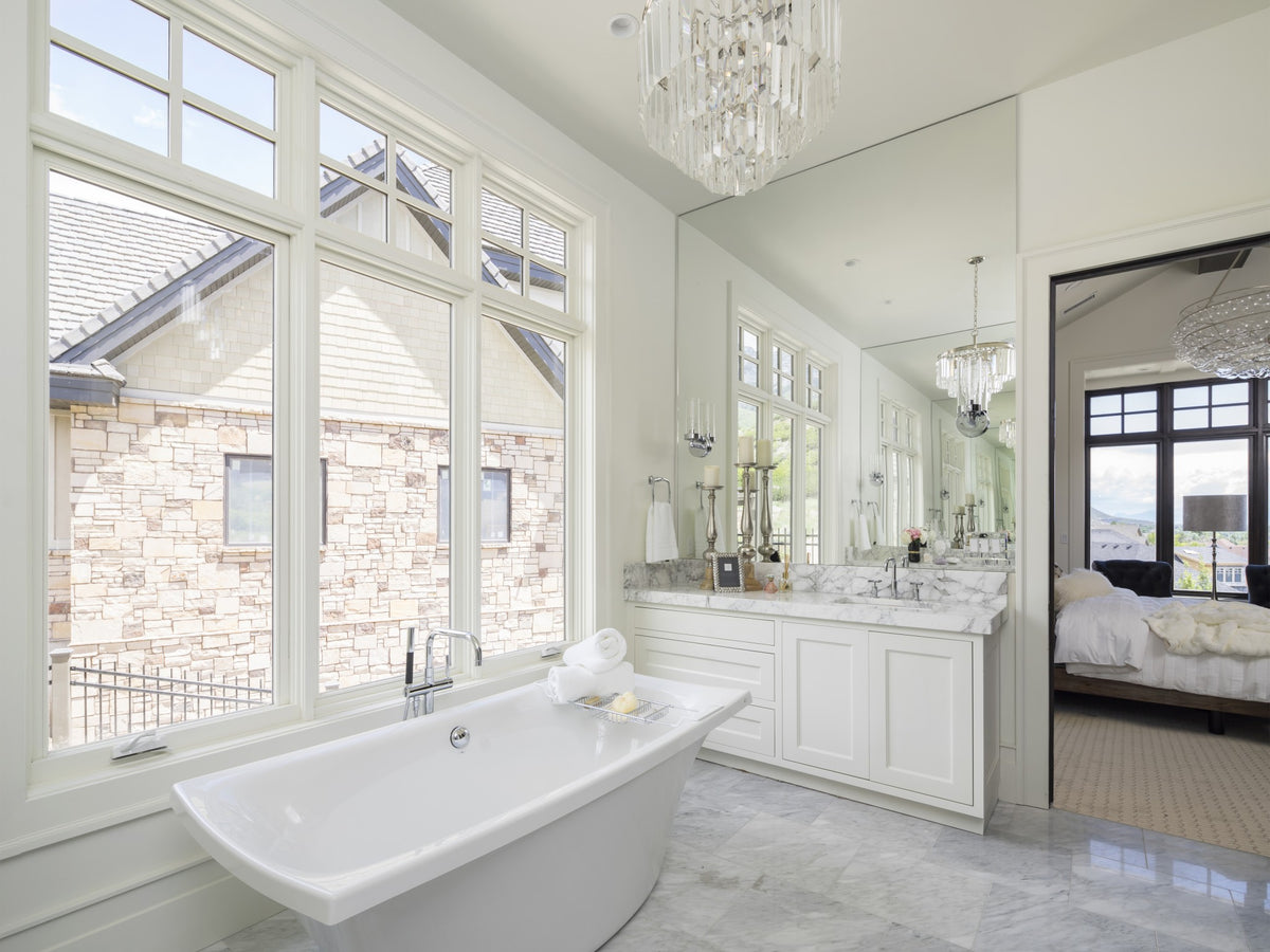 Luxurious 6 Bedroom Home with Spacious Living Areas