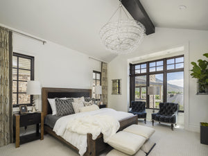 Luxurious 6 Bedroom Home with Spacious Living Areas