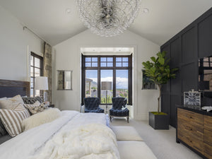 Luxurious 6 Bedroom Home with Spacious Living Areas