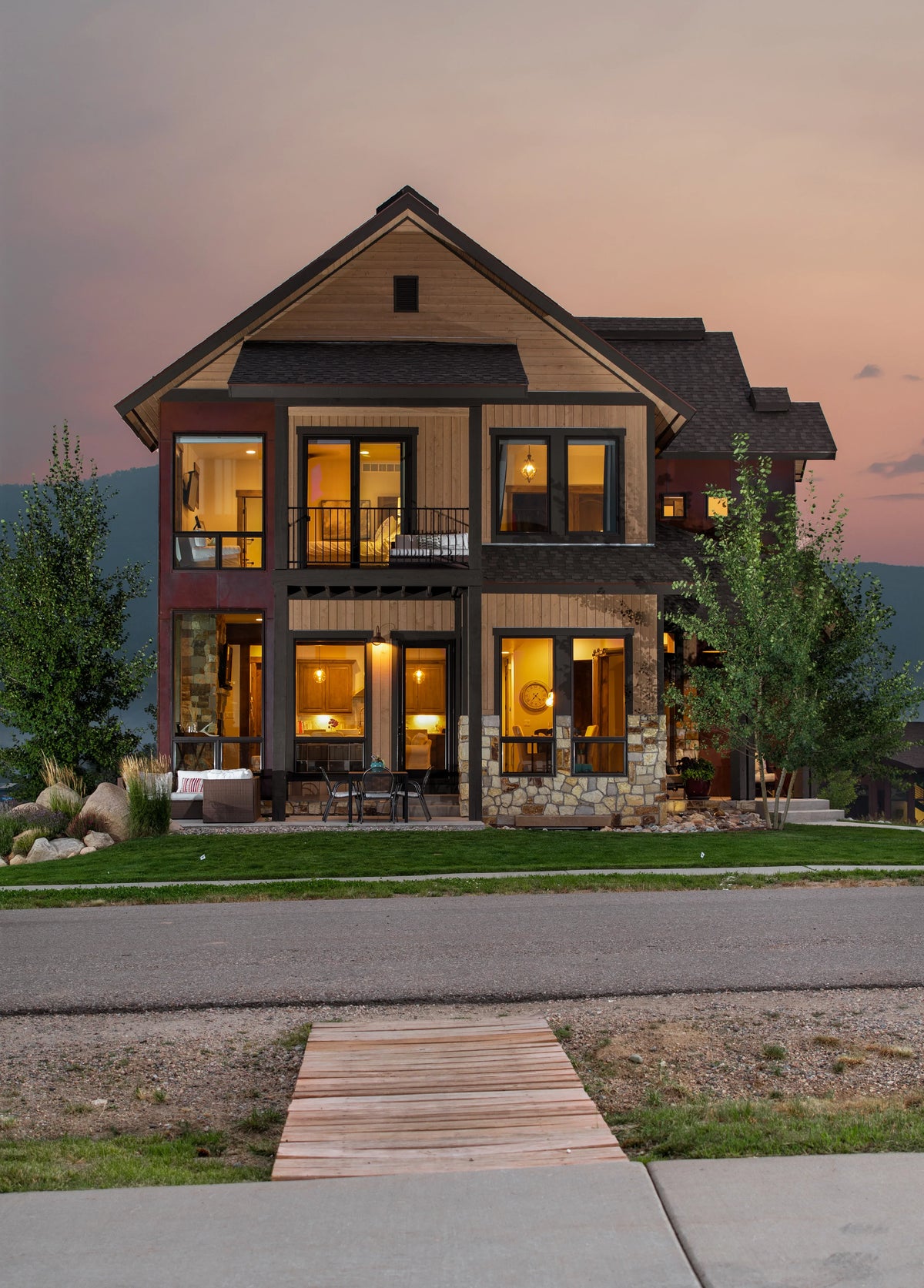 I7638-A Modern Chalet-Style House, 3 Bedrooms, 2.5 Bathrooms | The Grizzly Creek House Plan Exterior-2