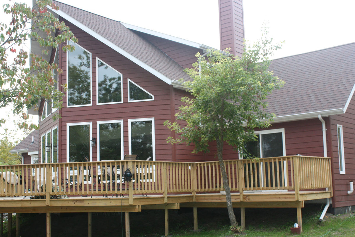 Rustic 3-Bedroom Log Home with Loft and Detached Garage