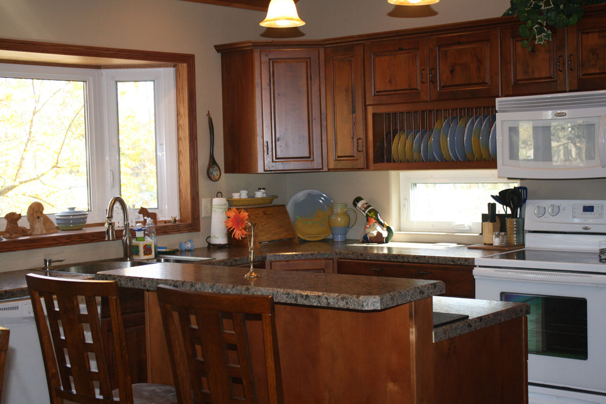 Rustic 3-Bedroom Log Home with Loft and Detached Garage