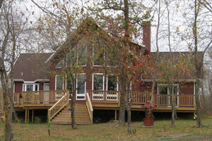 Rustic 3-Bedroom Log Home with Loft and Detached Garage