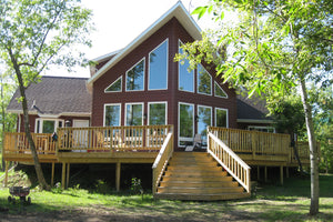 Rustic 3-Bedroom Log Home with Loft and Detached Garage