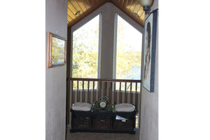 Rustic 3-Bedroom Log Home with Loft and Detached Garage