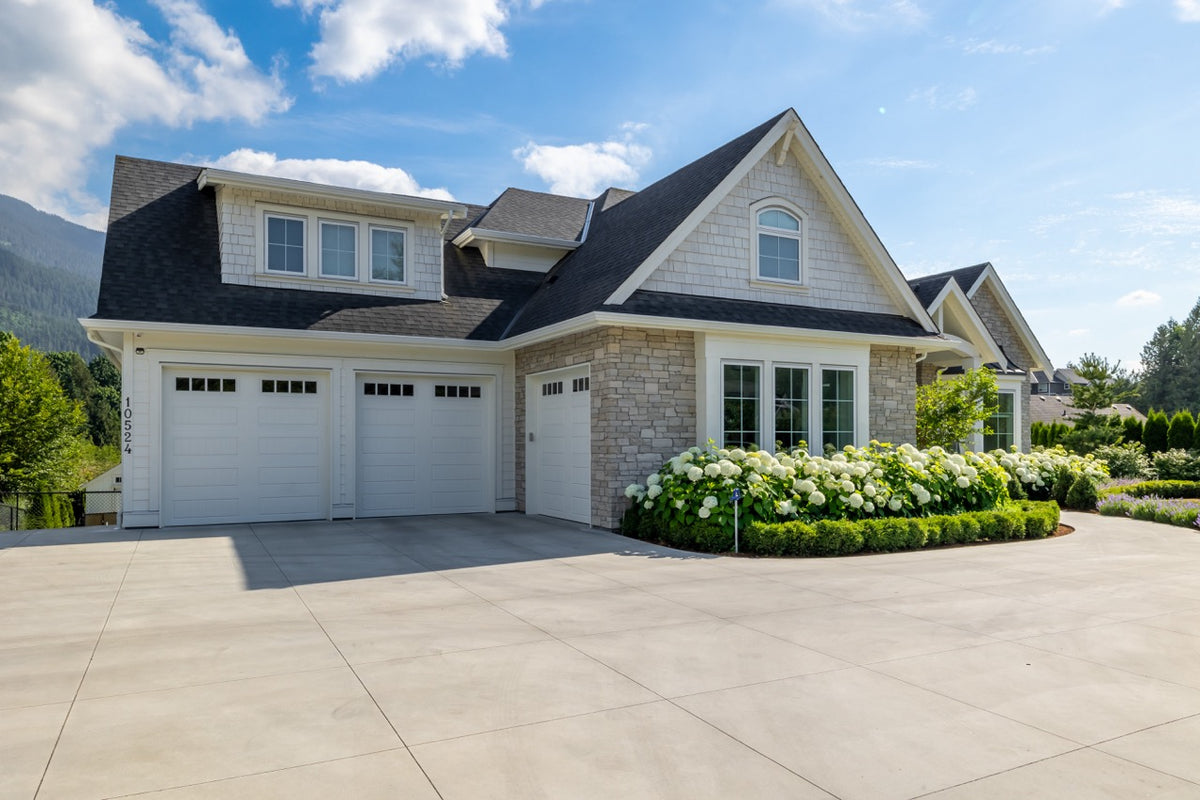 3,618 sq ft Craftsman Home with In-Law Suite &amp; Bonus Room