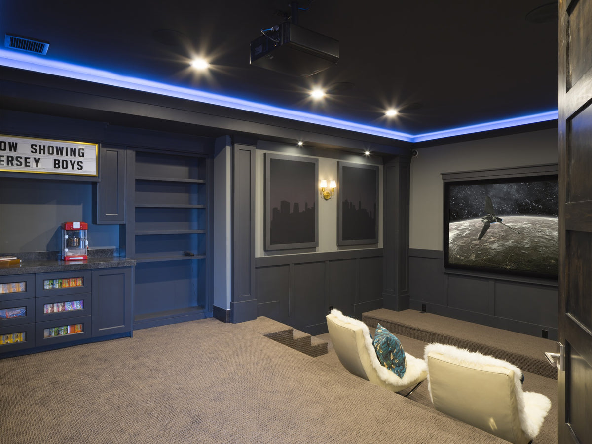 Luxurious 6 Bedroom Home with Spacious Living Areas