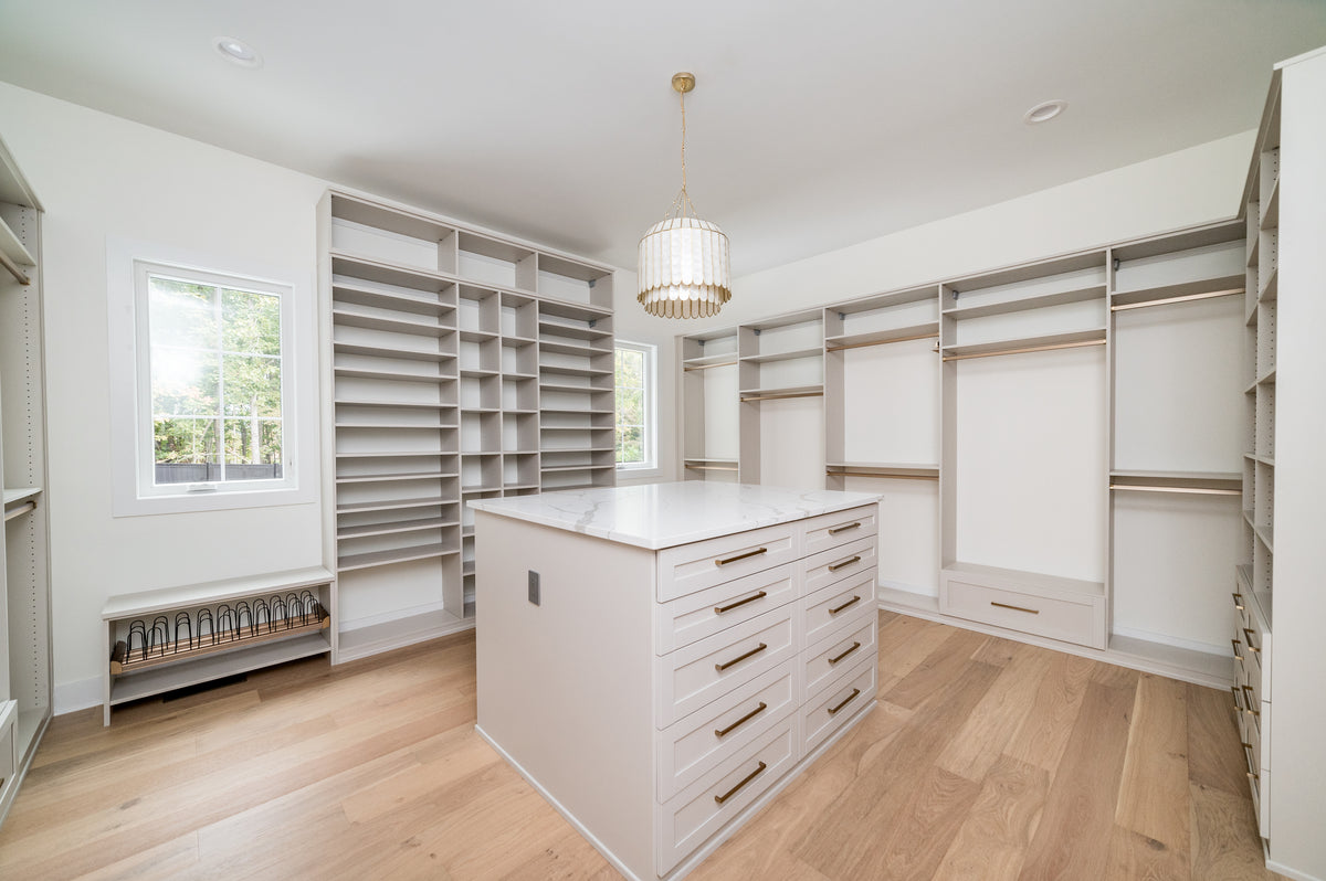 Elegant 5-Bedroom Home with Basement and Grand Living Spaces