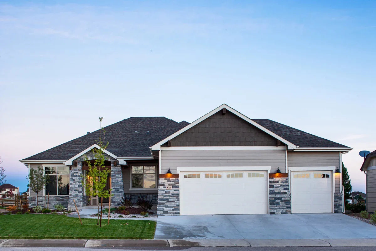 I7636-A Ranch House, 3 Bedrooms, 2.5 Bathrooms | The Tawny Thrush House Plan Exterior