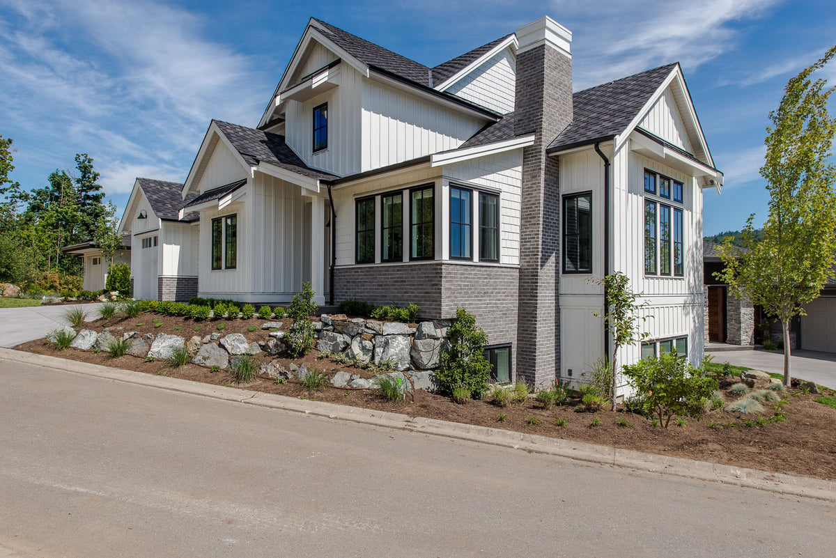 Farmhouse Charm: 3-Bedroom Home with Vaulted Great Room &amp; Patio